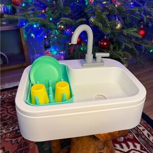 Kids Play Sink with Dishes